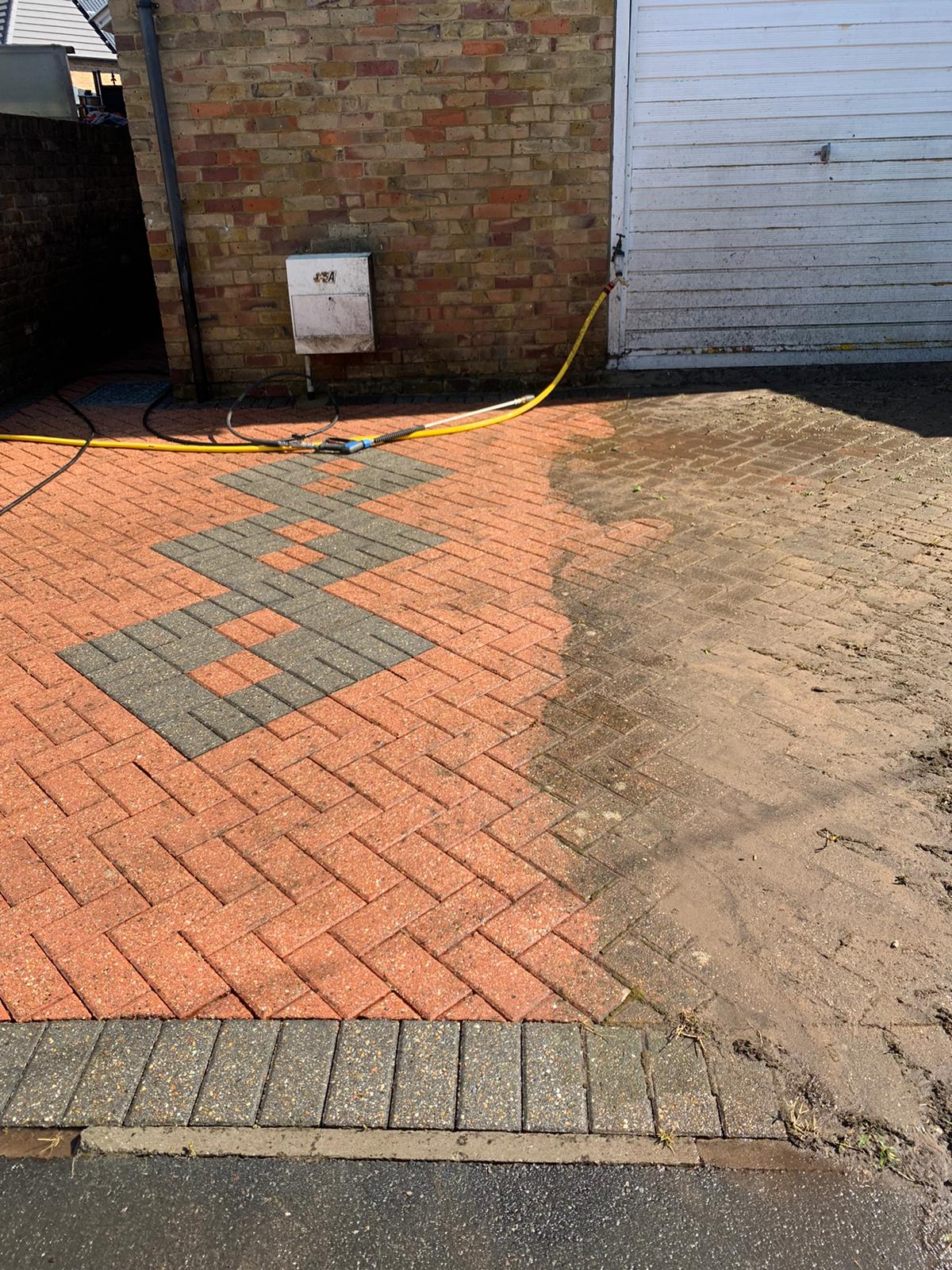 Read more about the article Driveway cleaning in Byfleet